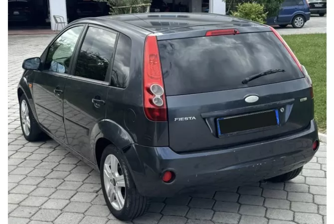 Auto in Vendita a Tirana - 2,700 Euro
