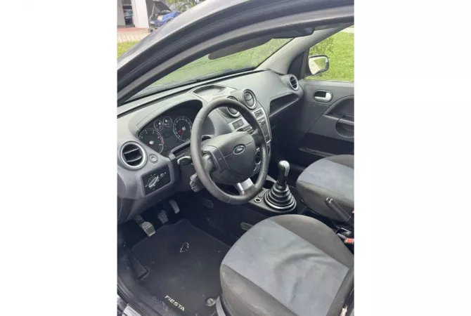 Auto in Vendita a Tirana - 2,700 Euro