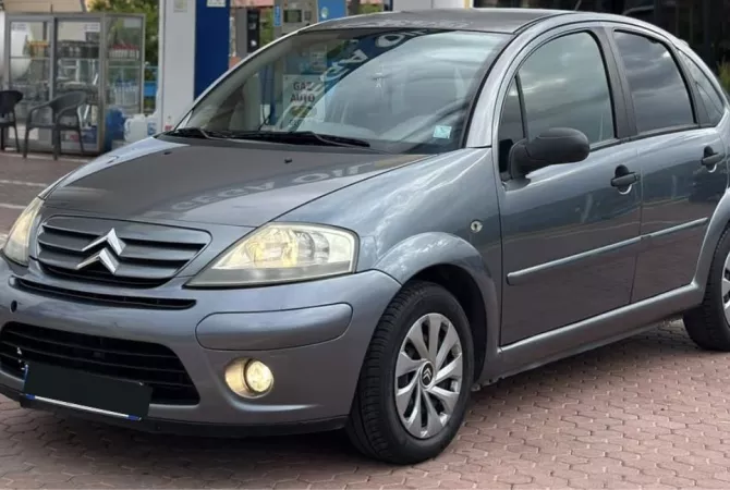 Auto in Vendita a Tirana - 3,200 Euro