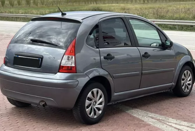 Auto in Vendita a Tirana - 3,200 Euro