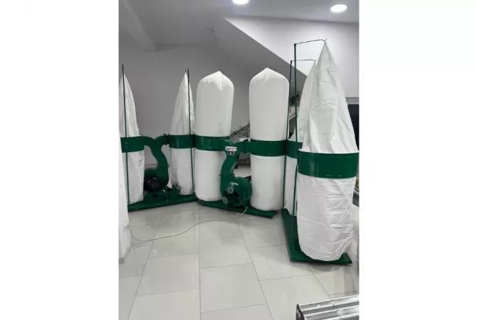 Different articles a Tirana - 1,050 Euro