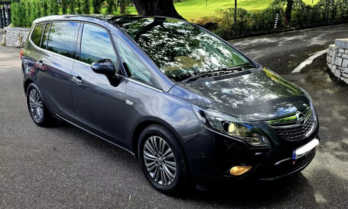 Auto in Vendita a Tirana, Opel, 2012 Diesel,Kambio Automatik Pagamento 9,800  Euro.