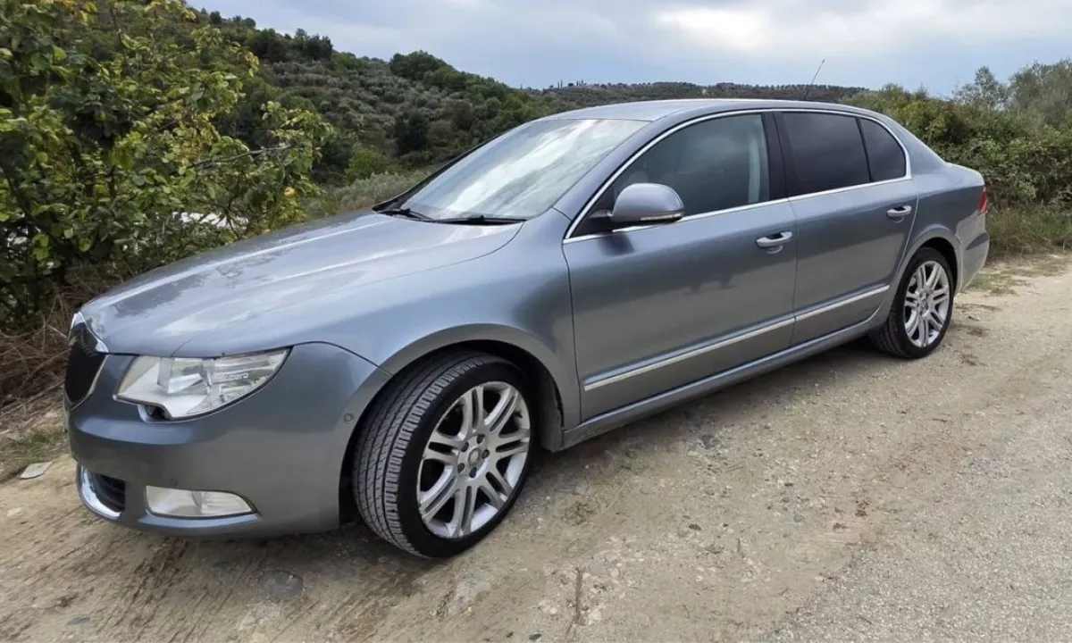 Auto in Vendita a Berat, Skoda, 2008 Diesel,Kambio Automatik Pagamento 2,200  Euro.