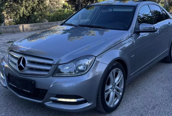 Auto in Vendita a Tirana - 8,700 Euro