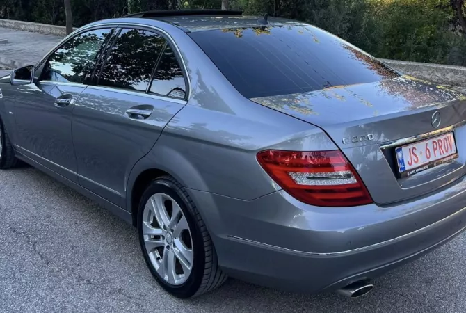 Auto in Vendita a Tirana - 8,700 Euro