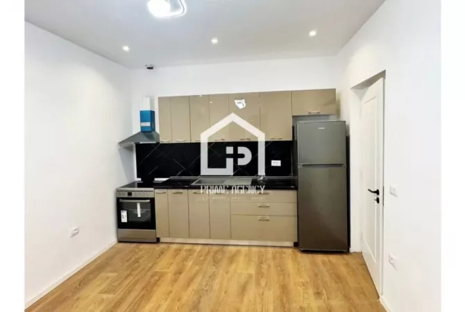 Shtepi me qera Apartament ne Tirane, 2+1, Mobilimi Pjeserisht e mobiluar, Pagesa 650  Euro.