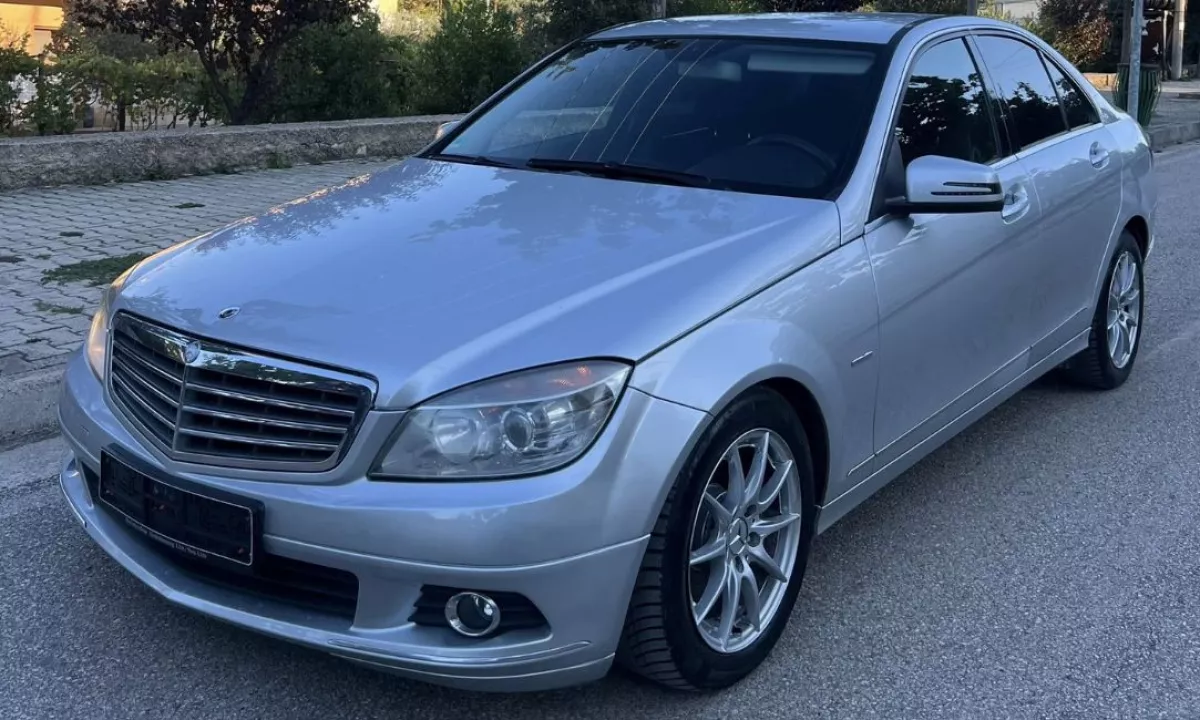 Auto in Vendita a Tirana, Mercedes-Benz, 2008 gasoline-gas,Kambio Automatik Pagamento 5,200  Euro.