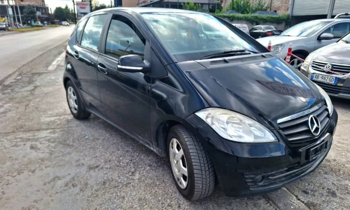 Auto in Vendita a Elbasan, Mercedes-Benz, 2009 gasoline-gas,Kambio Automatik Pagamento 3,999  Euro.