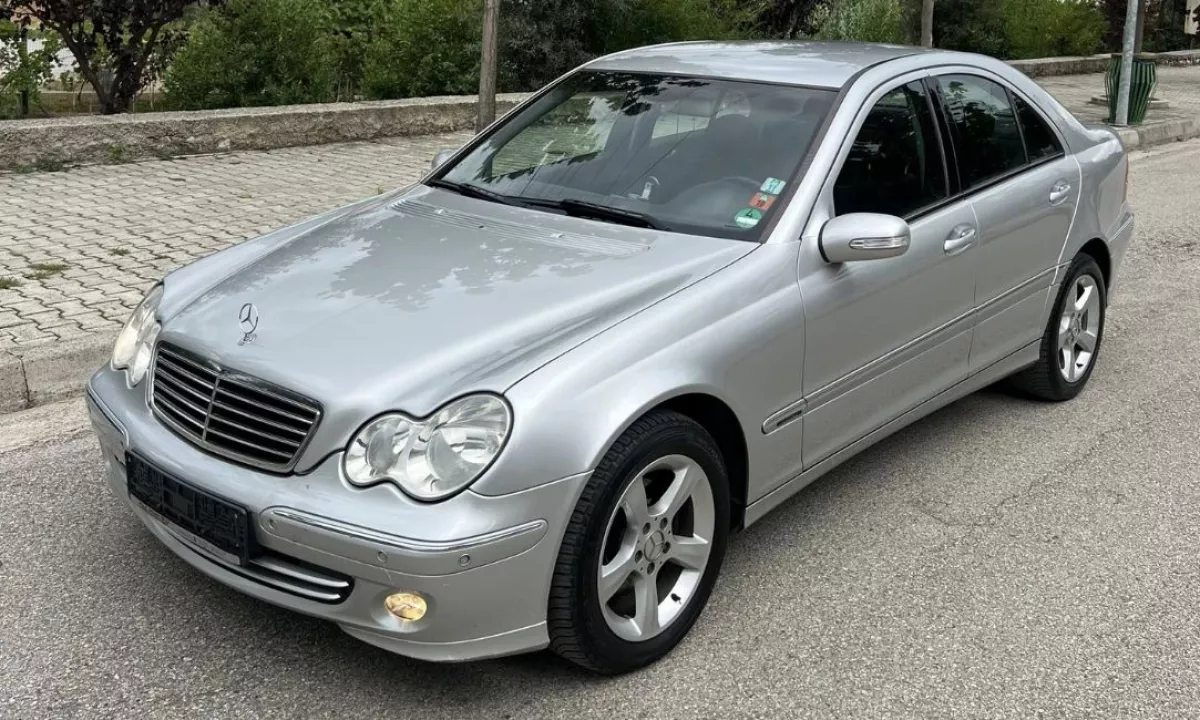Auto in Vendita a Tirana, Mercedes-Benz, 2004 Benzine,Kambio Automatik Pagamento 4,000  Euro.
