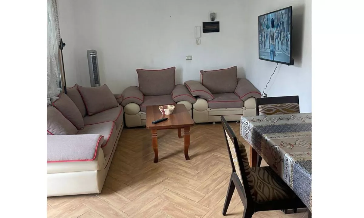 Shtepi me qera Shtepi Private ne Tirane, 2+1, Mobilimi E mobiluar, Pagesa 45,000  Leke.