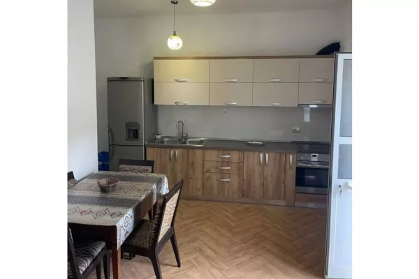 Shtepi me qera Shtepi Private ne Tirane, 2+1, Mobilimi E mobiluar, Pagesa 45,000  Leke.