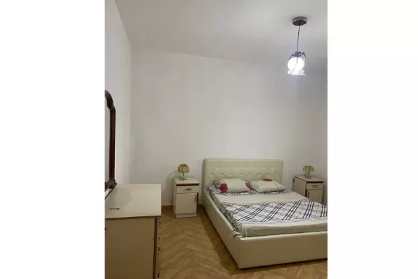 Shtepi me qera Shtepi Private ne Tirane, 2+1, Mobilimi E mobiluar, Pagesa 45,000  Leke.