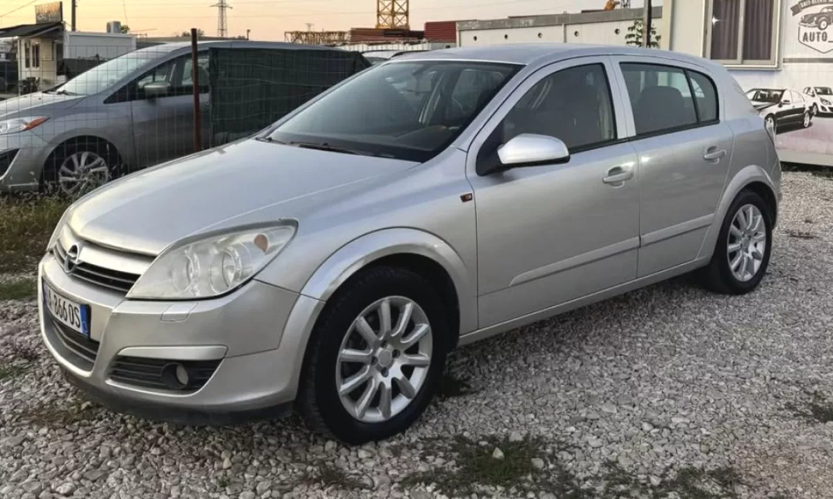 Auto in Vendita a Tirana, Opel, 2005 gasoline-gas,Kambio Manual Pagamento 1,700  Euro.