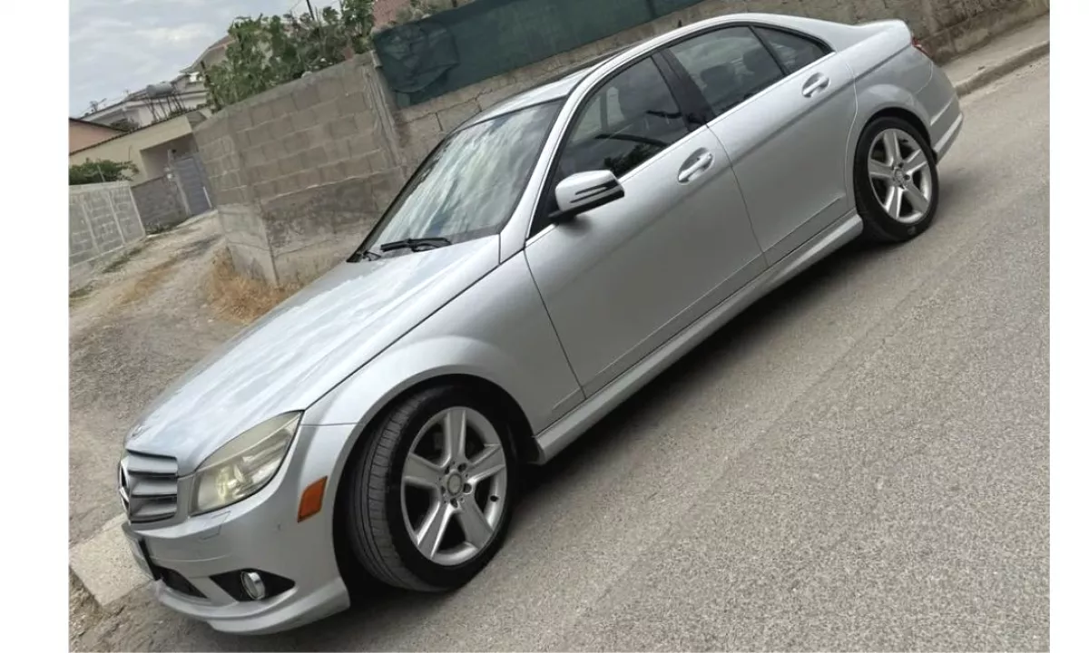 Auto in Vendita a Tirana, Mercedes-Benz, 2010 Benzine,Kambio Automatik Pagamento 8,000  Euro.
