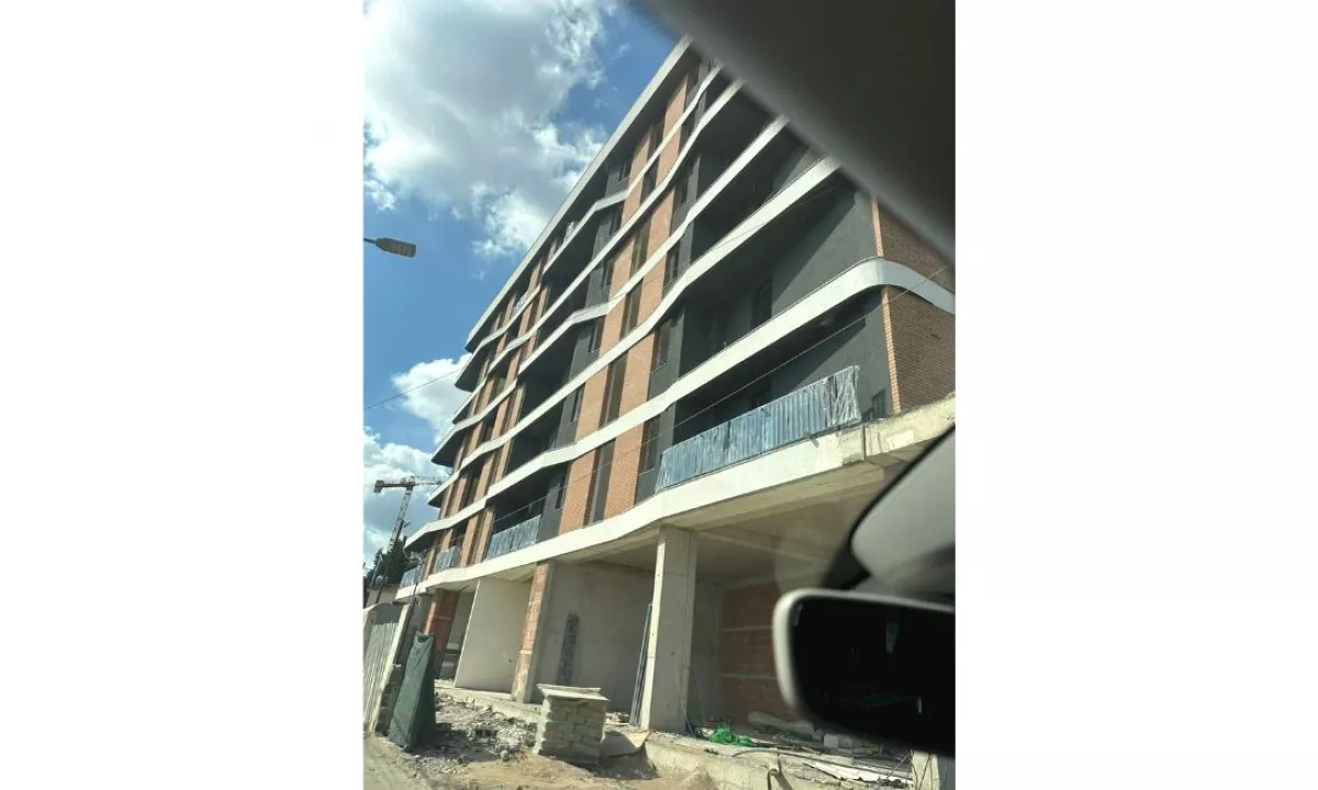 Shtepi ne shitje Apartament ne Tirane, 1+1, Mobilimi Bosh, pa mobiluar, Pagesa 72,000  Euro.