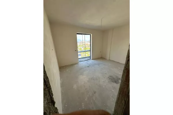 Shtepi ne shitje Apartament ne Tirane, 1+1, Mobilimi Bosh, pa mobiluar, Pagesa 72,000  Euro.