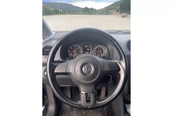 Auto in Vendita a Tirana - 7,500 Euro