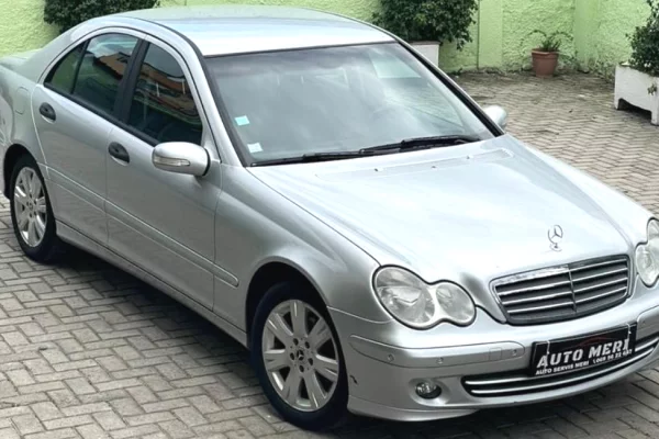 Auto in Vendita a Elbasan - 4,400 Euro