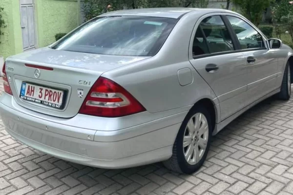 Auto in Vendita a Elbasan - 4,400 Euro