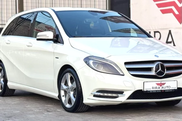 Auto in Vendita a Tirana - 8,800 Euro