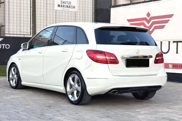 Auto in Vendita a Tirana - 8,800 Euro