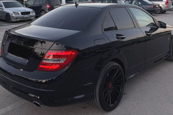 Auto in Vendita a Tirana - 6,900 Euro