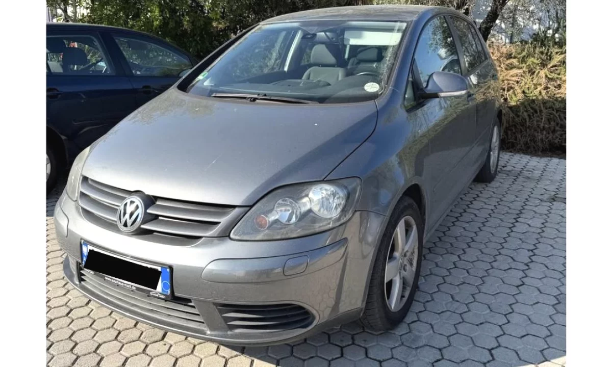 Auto in Vendita a Tirana, Volkswagen, 2004 Benzine,Kambio Manual Pagamento 3,700  Euro.