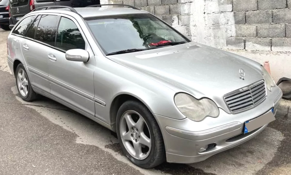 Auto in Vendita a Tirana, Mercedes-Benz, 2002 Diesel,Kambio Manual Pagamento 3,000  Euro.