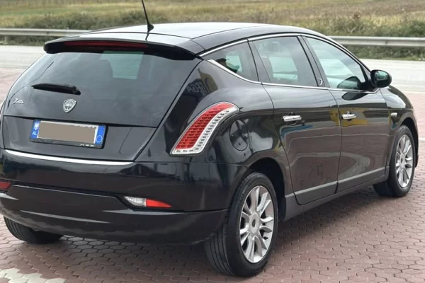 Auto in Vendita a Tirana - 3,700 Euro