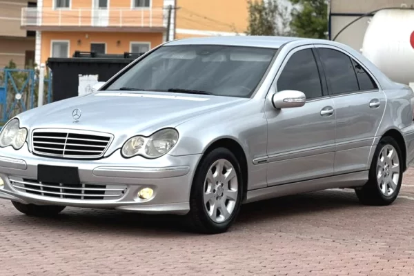 Auto in Vendita a Tirana - 4,200 Euro