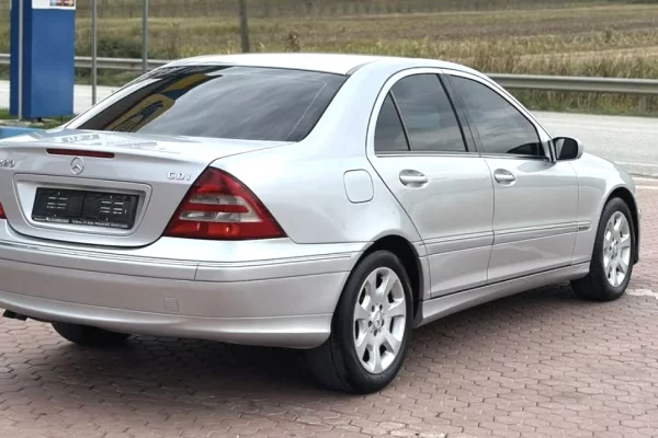 Auto in Vendita a Tirana - 4,200 Euro