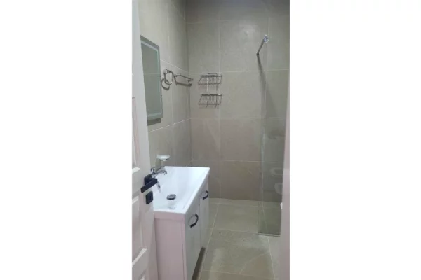 Shtepi me qera Apartament ne Tirane, 1+1, Mobilimi E mobiluar, Pagesa 60,000  Leke.