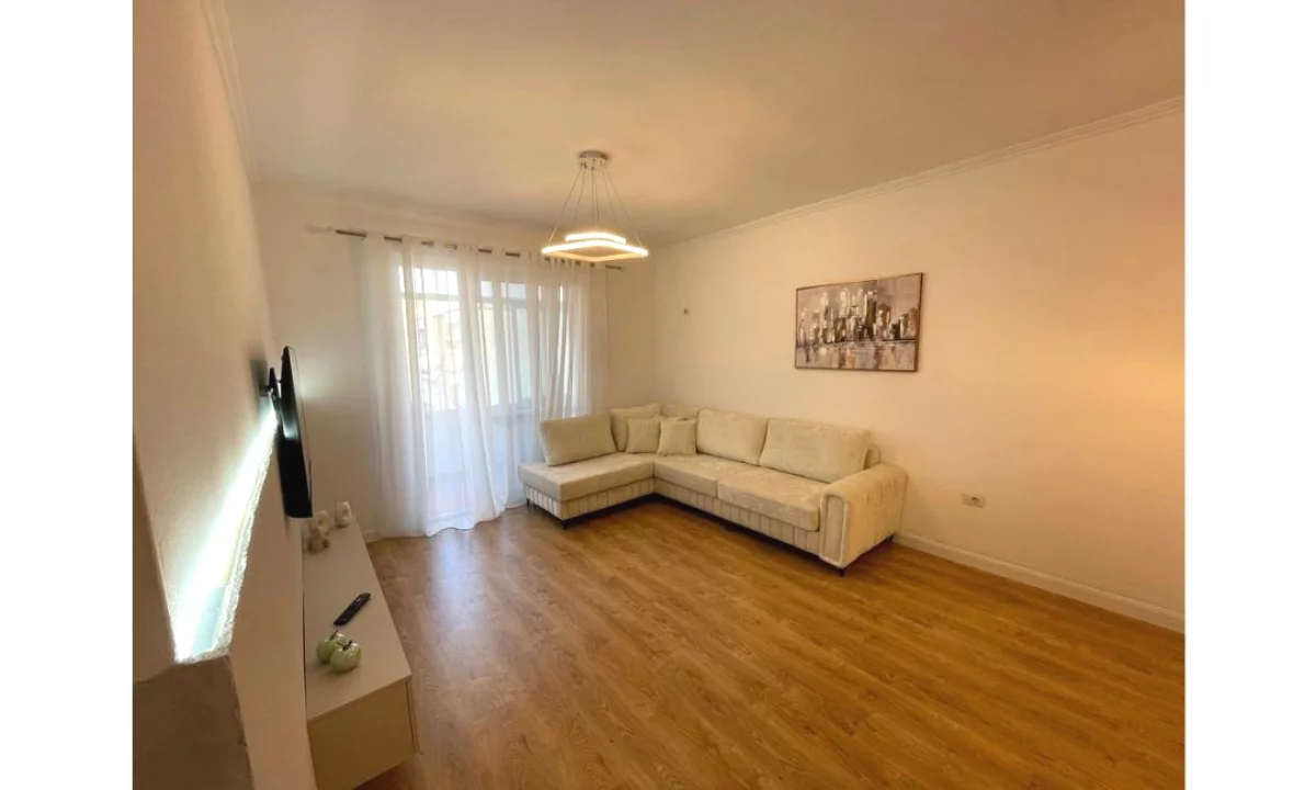 Shtepi ne shitje Apartament ne Tirane, 1+1, Mobilimi E mobiluar, Pagesa 109,000  Euro.