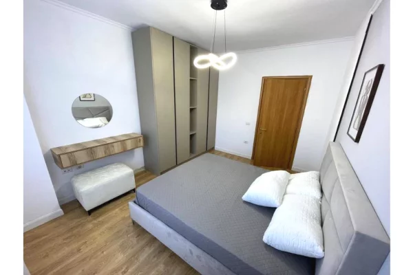 Shtepi ne shitje Apartament ne Tirane, 1+1, Mobilimi E mobiluar, Pagesa 109,000  Euro.
