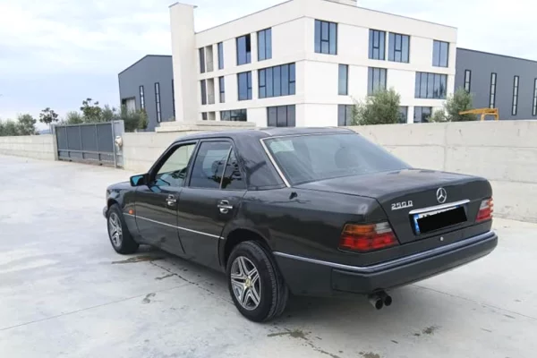 Auto in Vendita a Tirana - 2,600 Euro