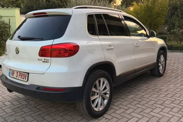 Auto in Vendita a Tirana - 10,400 Euro