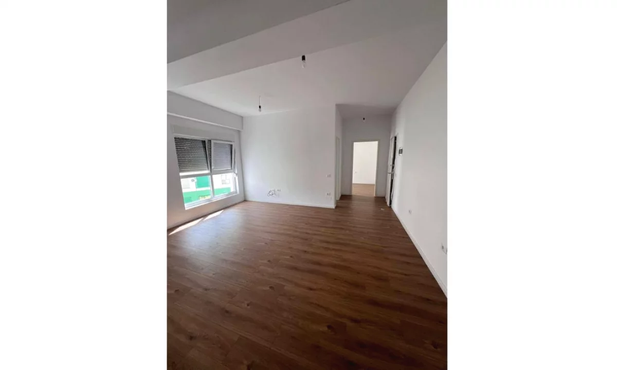 Shtepi ne shitje Apartament ne Tirane, 1+1, Mobilimi Bosh, pa mobiluar, Pagesa 96,000  Euro.