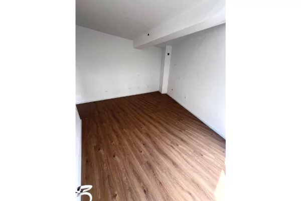 Shtepi ne shitje Apartament ne Tirane, 1+1, Mobilimi Bosh, pa mobiluar, Pagesa 96,000  Euro.
