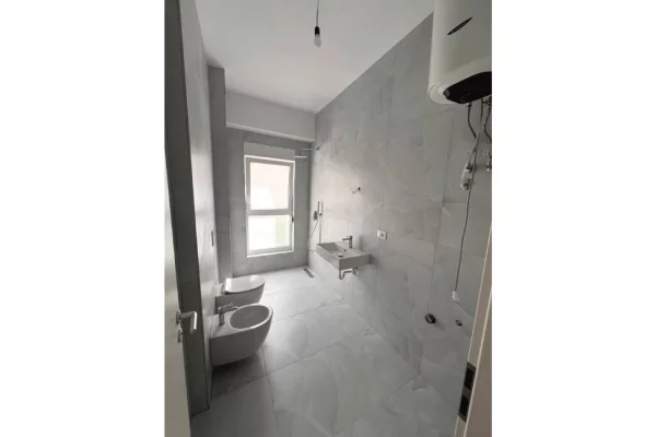 Shtepi ne shitje Apartament ne Tirane, 1+1, Mobilimi Bosh, pa mobiluar, Pagesa 96,000  Euro.