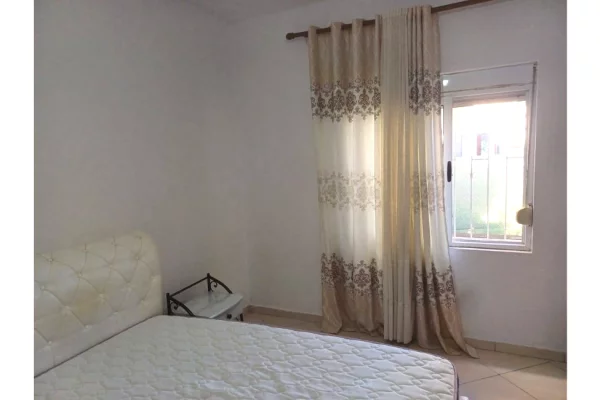 Shtepi me qera Shtepi Private ne Durres, 1+1, Mobilimi E mobiluar, Pagesa 20,000  Leke.