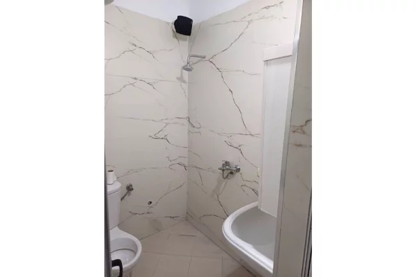 Shtepi me qera Shtepi Private ne Durres, 1+1, Mobilimi E mobiluar, Pagesa 20,000  Leke.