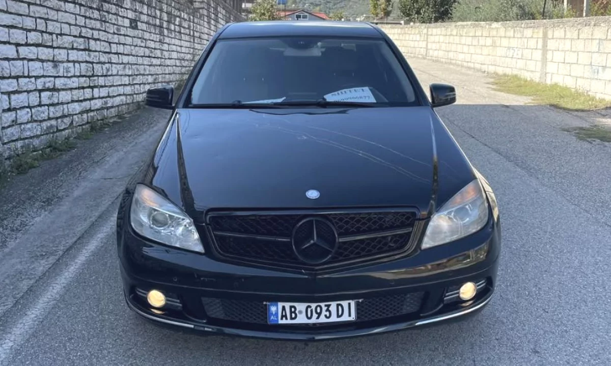 Makina ne shitje ne Tirane, Mercedes-Benz, 2009 Diesel,Kambio Automatik Pagesa 5,500  Euro.