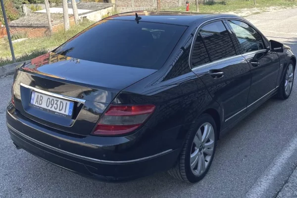 Makina ne shitje ne Tirane, Mercedes-Benz, 2009 Diesel,Kambio Automatik Pagesa 5,500  Euro.