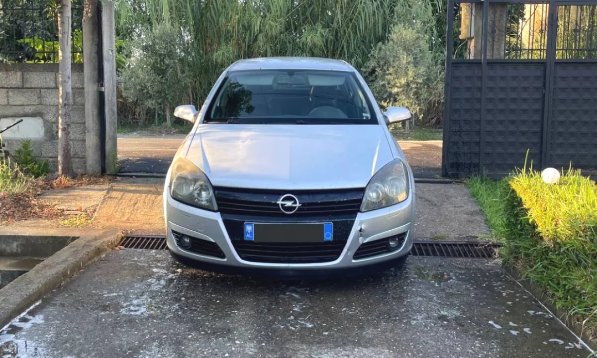 Auto in Vendita a Tirana, Opel, 2003 Diesel,Kambio Manual Pagamento 1,700  Euro.