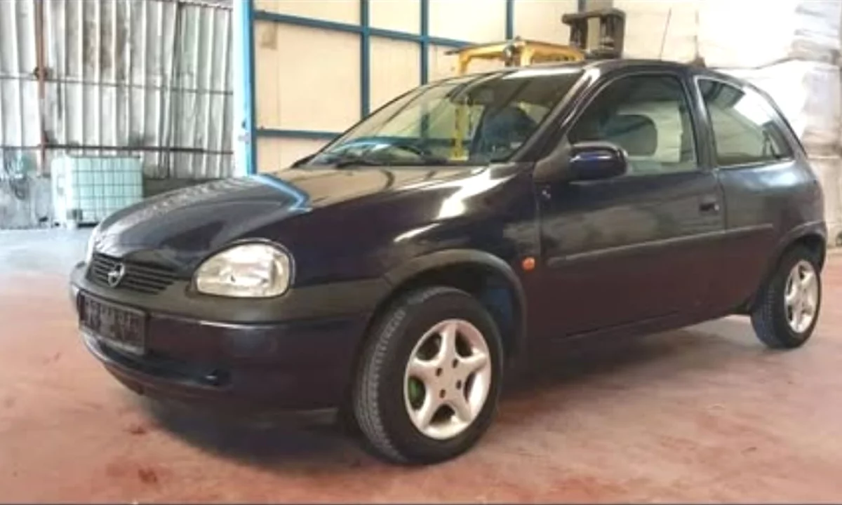 Auto in Vendita a Tirana, Opel, 1997 Benzine,Kambio Manual Pagamento 1,300  Euro.