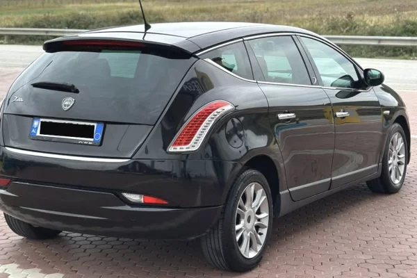 Auto in Vendita a Tirana - 3,700 Euro