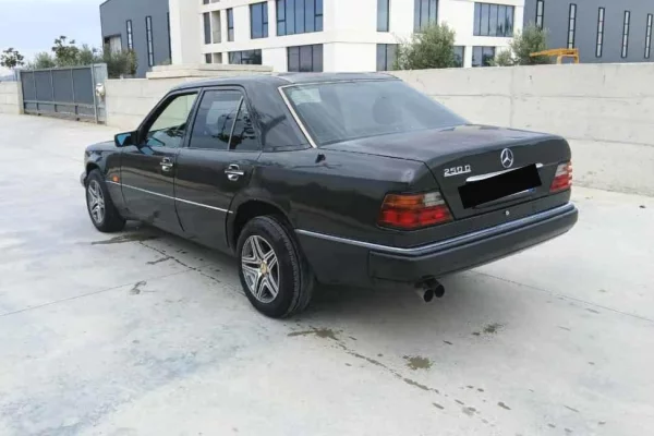 Auto in Vendita a Tirana - 2,600 Euro