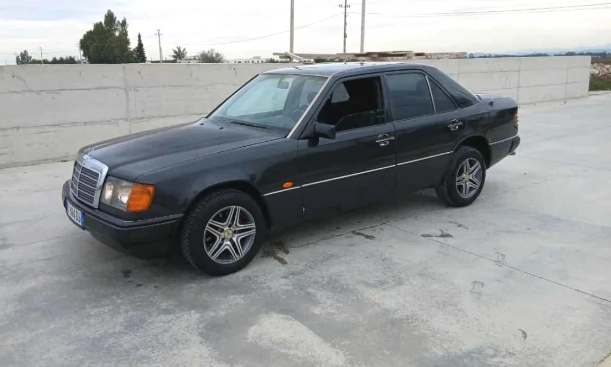 Auto in Vendita a Tirana, Mercedes-Benz, 1990 Diesel,Kambio Manual Pagamento 2,600  Euro.