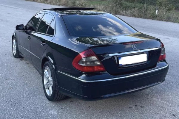 Auto in Vendita a Fier - 7,499 Euro