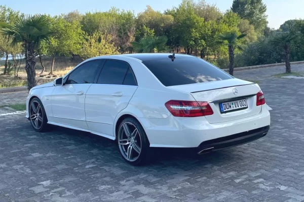 Auto in Vendita a Tirana - 9,500 Euro